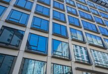 Agregaty wody lodowej w budynkach przemysłowych i biurowych